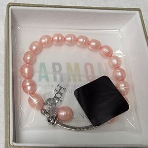New-Lovely pink cultured pearl bracelet. Has 'Hope' charm, anchor charm
